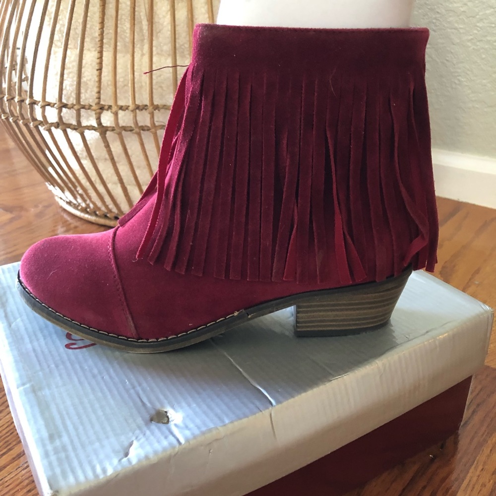 Brand new beautiful burgundy booties with fringe